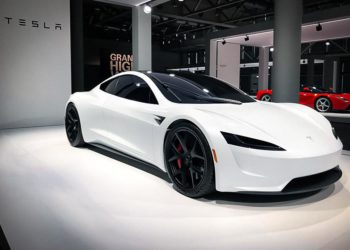 Panasonic начинает производство аккумуляторов для Tesla