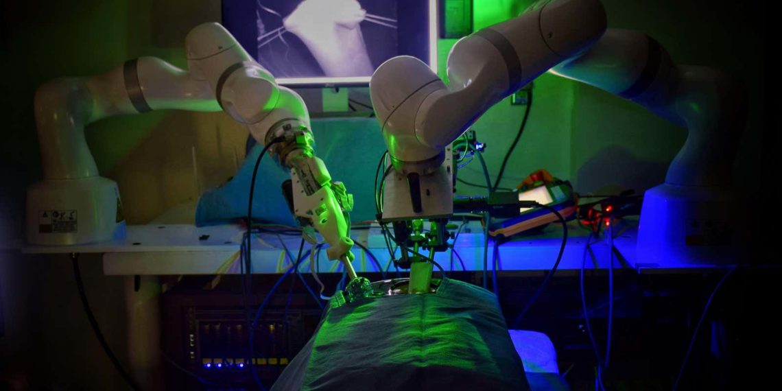Робот-хирург STAR провел операцию практически без участия человека