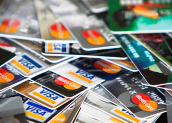 MasterCard и Visa приостанавливают работу в России