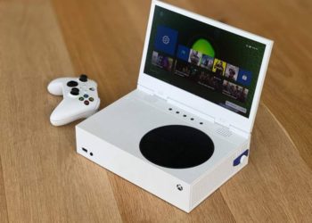 Стартап предложил технологию установки дисплея на Xbox Series S