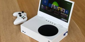 Стартап предложил технологию установки дисплея на Xbox Series S