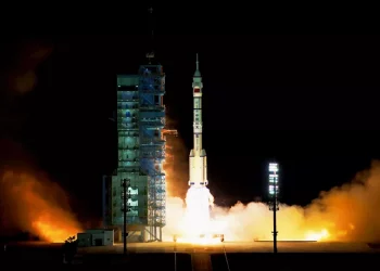 Китай создаст многоразовую ракету для доставки астронавтов на Луну