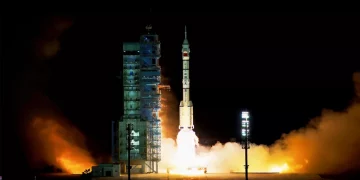 Китай создаст многоразовую ракету для доставки астронавтов на Луну