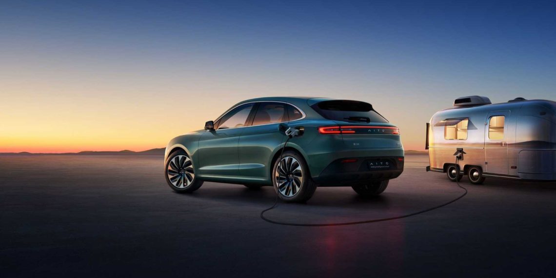 В Китае начались поставки гибридного автомобиля Huawei AITO M5