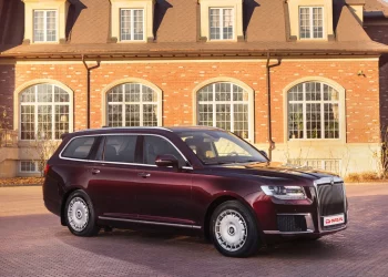 Люксовый кроссовер Aurus Komendant выпустят в 2022 году