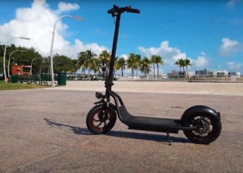 Представлен электросамокат Freego F12 с разгоном до 35 км/ч