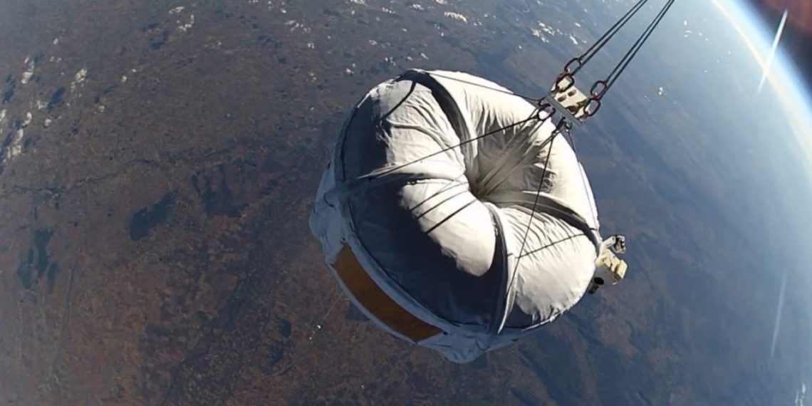 Китай запустил ракету в космос с воздушного шара