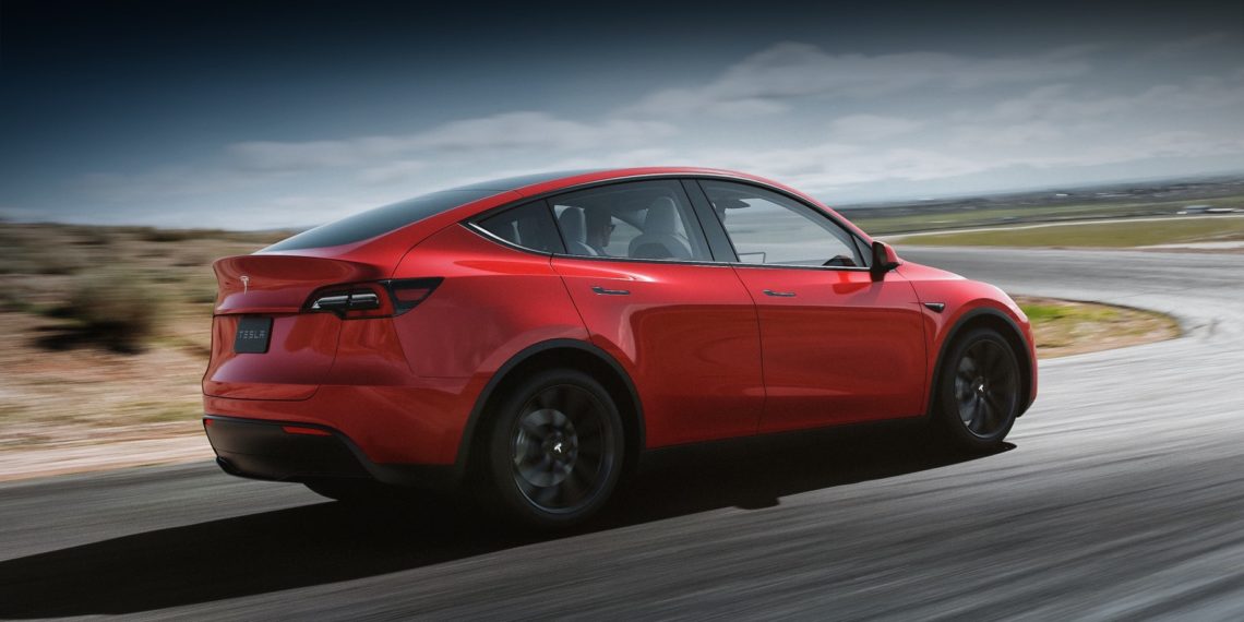 Полностью беспилотные Tesla могут появиться в 2023 году