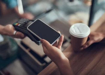 Тинькофф банк запустит сервис бесконтактной оплаты через смартфон Tinkoff Pay