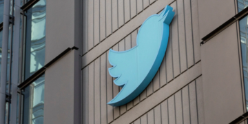 Акционеры Twitter подали в суд на Илона Маска