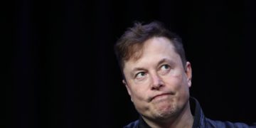 Илон Маск угрожает расторгнуть сделку по покупке Twitter