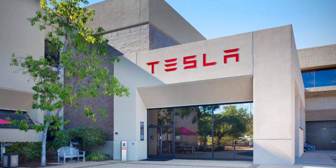 Tesla закрывает один из офисов в Калифорнии