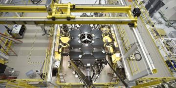 Телескоп «Джеймс Уэбб» повредил метеорит