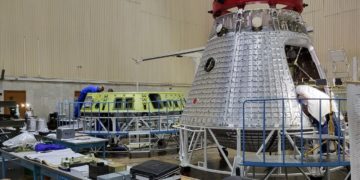 Рогозин показал фотографии пилотируемого космического корабля «Орел»