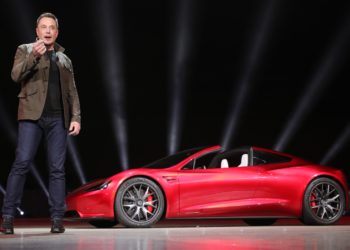Илон Маск объявил о сокращении штата Tesla на 10%