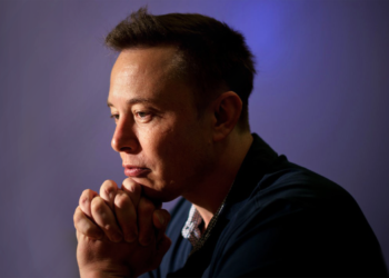 Илон Маск подал в суд на Twitter