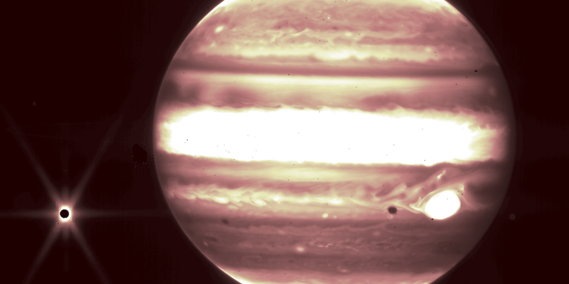 Телескоп «Джеймс Уэбб» заснял Юпитер во время гигантского атмосферного шторма