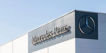 Mercedes-Benz продает российский бизнес холдингу Автоdом