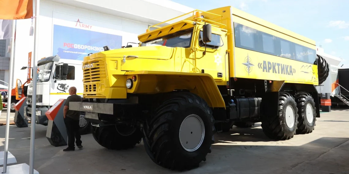 Серийное производство арктического автобуса “Урал” планируют начать в 2024 году