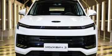 С конвейера сошел новый кроссовер «Москвич 3»