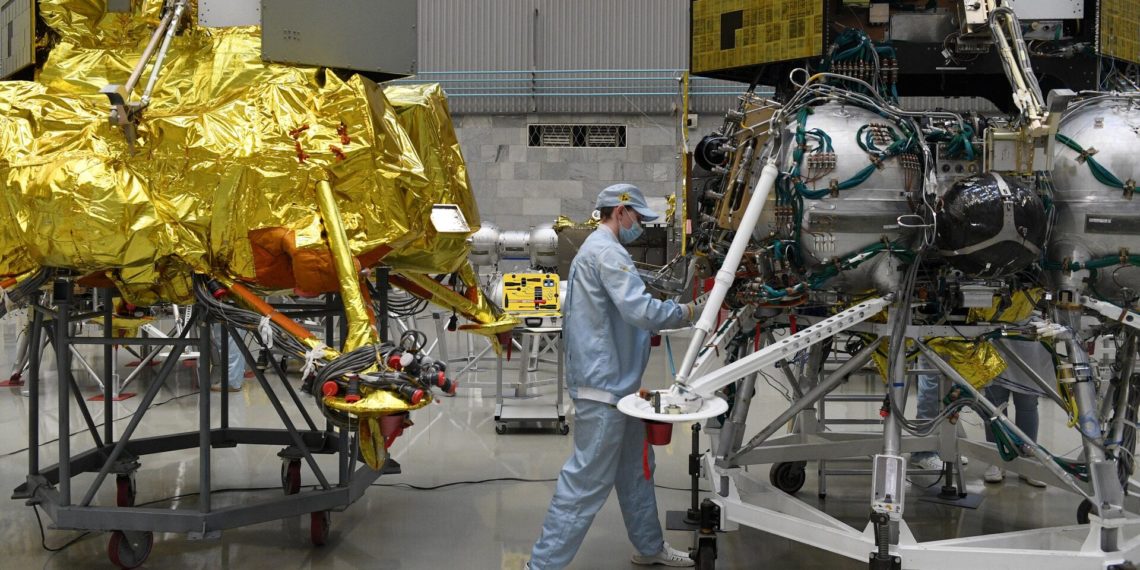 Российские аппараты для исследовательских миссий Луна-26 и Луна-27 создадут к 2025 году