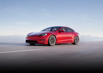 Tesla открыла доступ к бета-версии обновленной системы автопилота