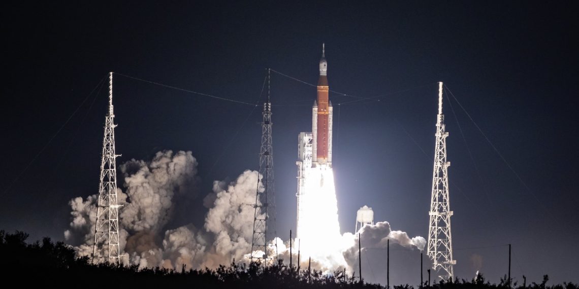 Старт лунной миссии Artemis I успешно состоялся