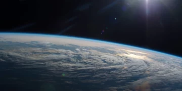 Астрономы обнаружили гигантский астероид, чья орбита пересекает земную