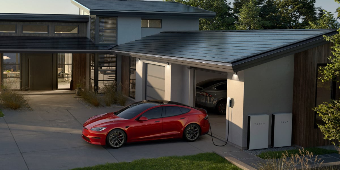 Tesla прекращает обслуживать и устанавливать солнечные панели