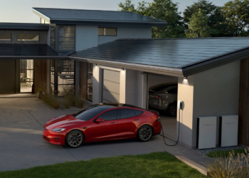 Tesla прекращает обслуживать и устанавливать солнечные панели