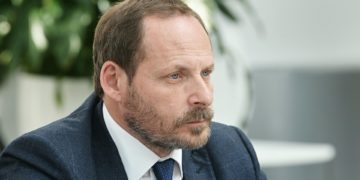 Сooснователь «Яндекса» Аркaдий Волoж ушел из компании