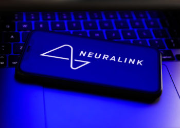 Neuralink планируют провести клинические испытания мозгового чипа на людях
