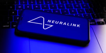 Neuralink планируют провести клинические испытания мозгового чипа на людях