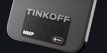 Тинькофф представил стикер для смартфона с функцией бесконтактной оплаты