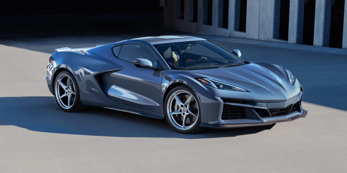 Представлен гибридный спорткар Chevrolet Corvette E-Ray 2024