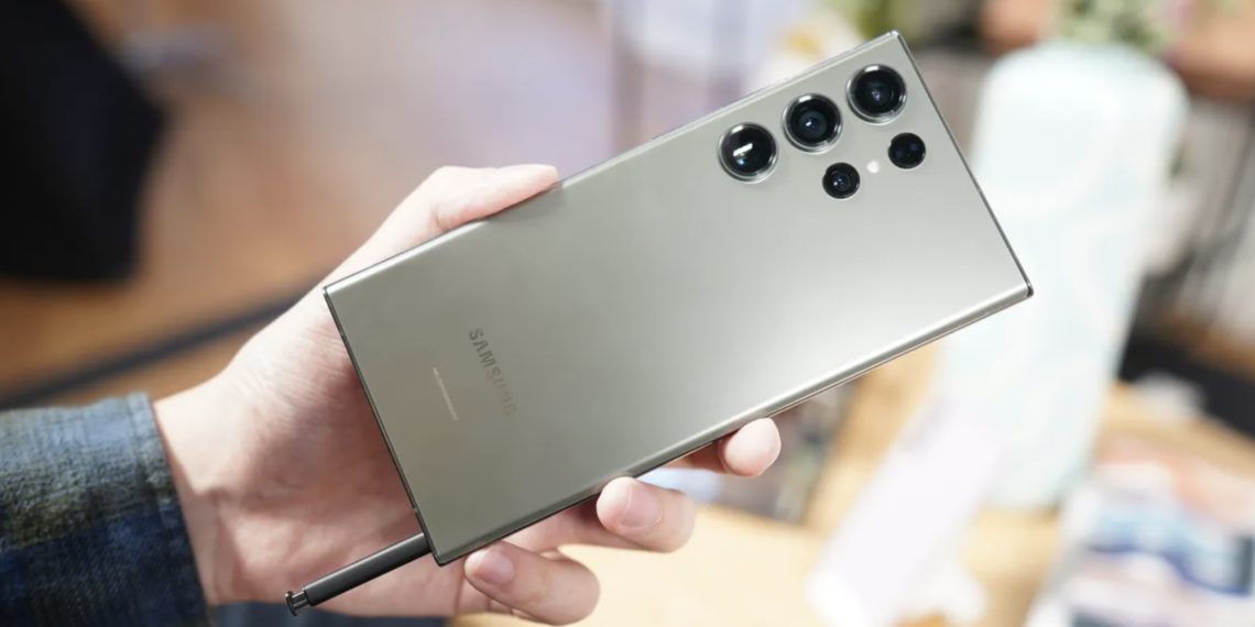 На 200 Мп камеру Samsung Galaxy S23 Ultra можно делать снимки в стиле макро