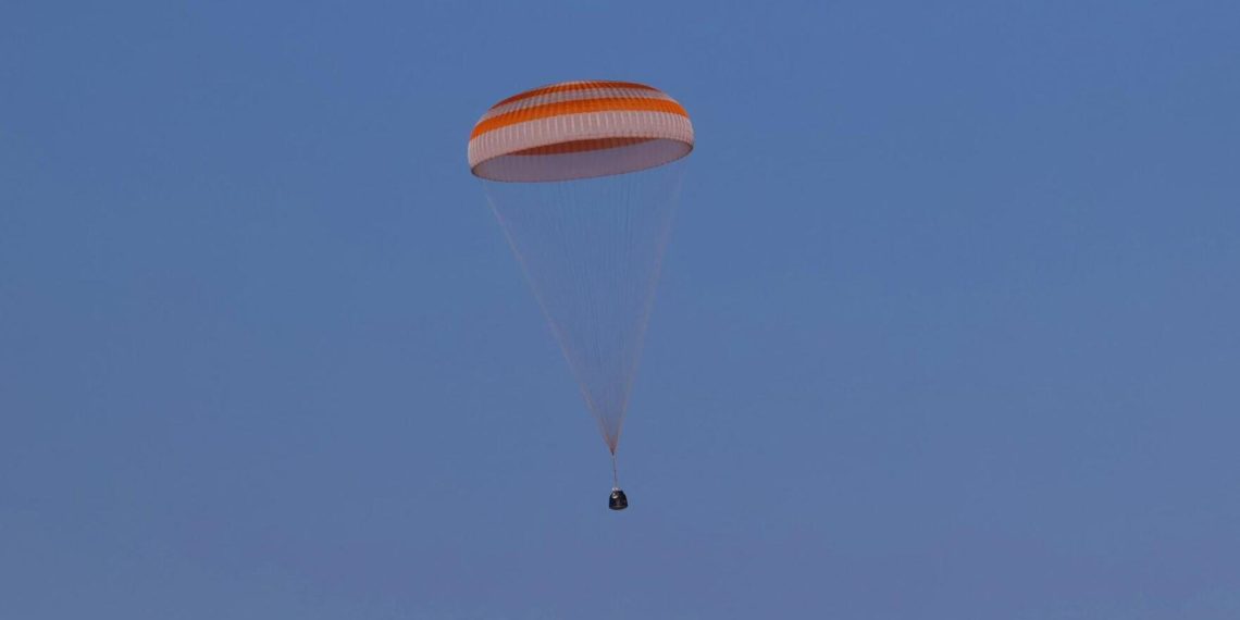 Поврежденный космический корабль Союз МС-22 вернулся на Землю