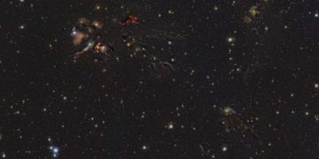 Джеймс Уэбб обнаружил галактику с зарождающимися звездами