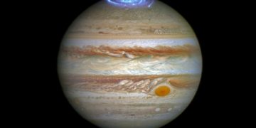 Зонд Juno заснял зрелищный вулканический спутник Юпитера