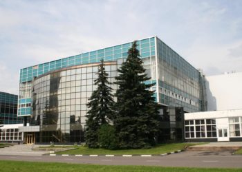 Завод Микрон не успевает производить чипы для банковских карт