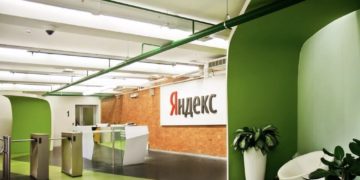 Банк ВТБ обсуждает участие в сделке по покупке Яндекса