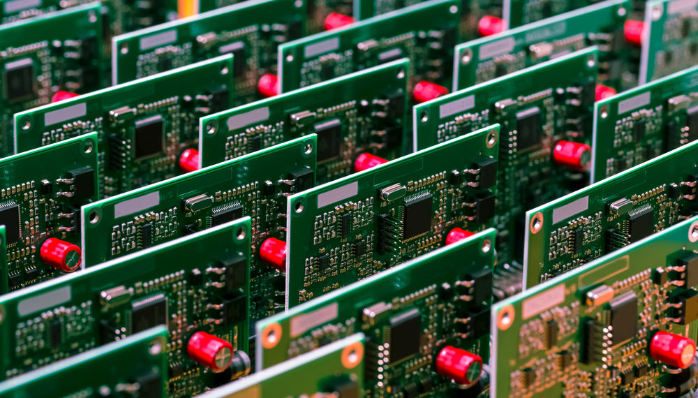 Часть российских производителей электроники переносит производство зарубеж