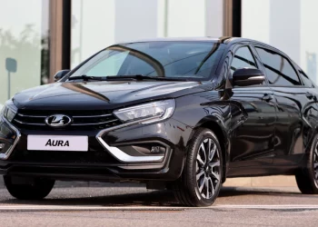 Все подробности о Lada Aura. Почему глава Сбера не смог ее завести?