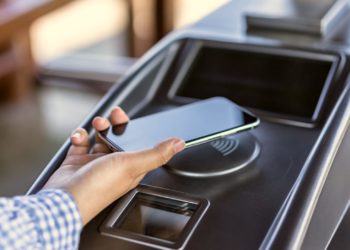 Льготники смогут использовать смартфон для проезда на транспорте