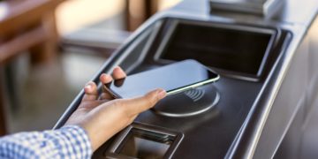 Льготники смогут использовать смартфон для проезда на транспорте