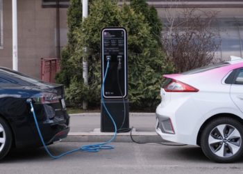 Приложение с картой всех зарядок для электрокаров по России появится в 2023 году