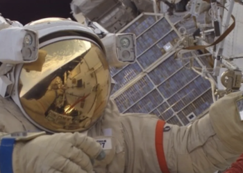 Макет скафандра для высадки на Луну прошел испытания