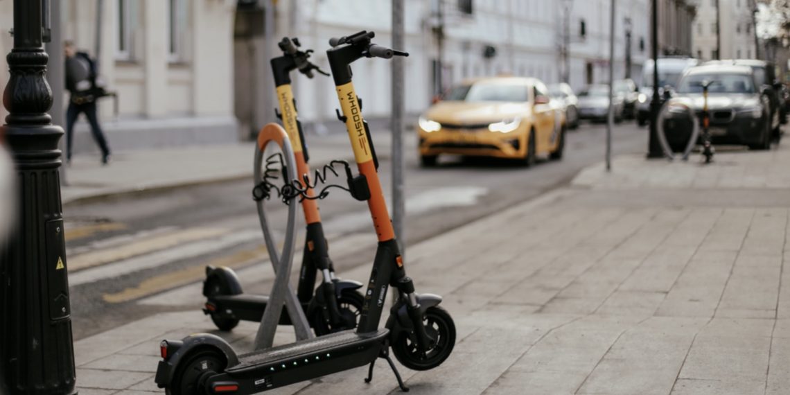 Whoosh оснастят электросамокаты шлемами