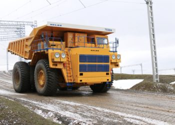 На Кузбассе испытают самосвал БелАз с российским двигателем на 2400 л.с