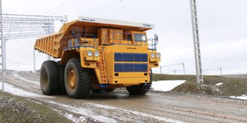 На Кузбассе испытают самосвал БелАз с российским двигателем на 2400 л.с